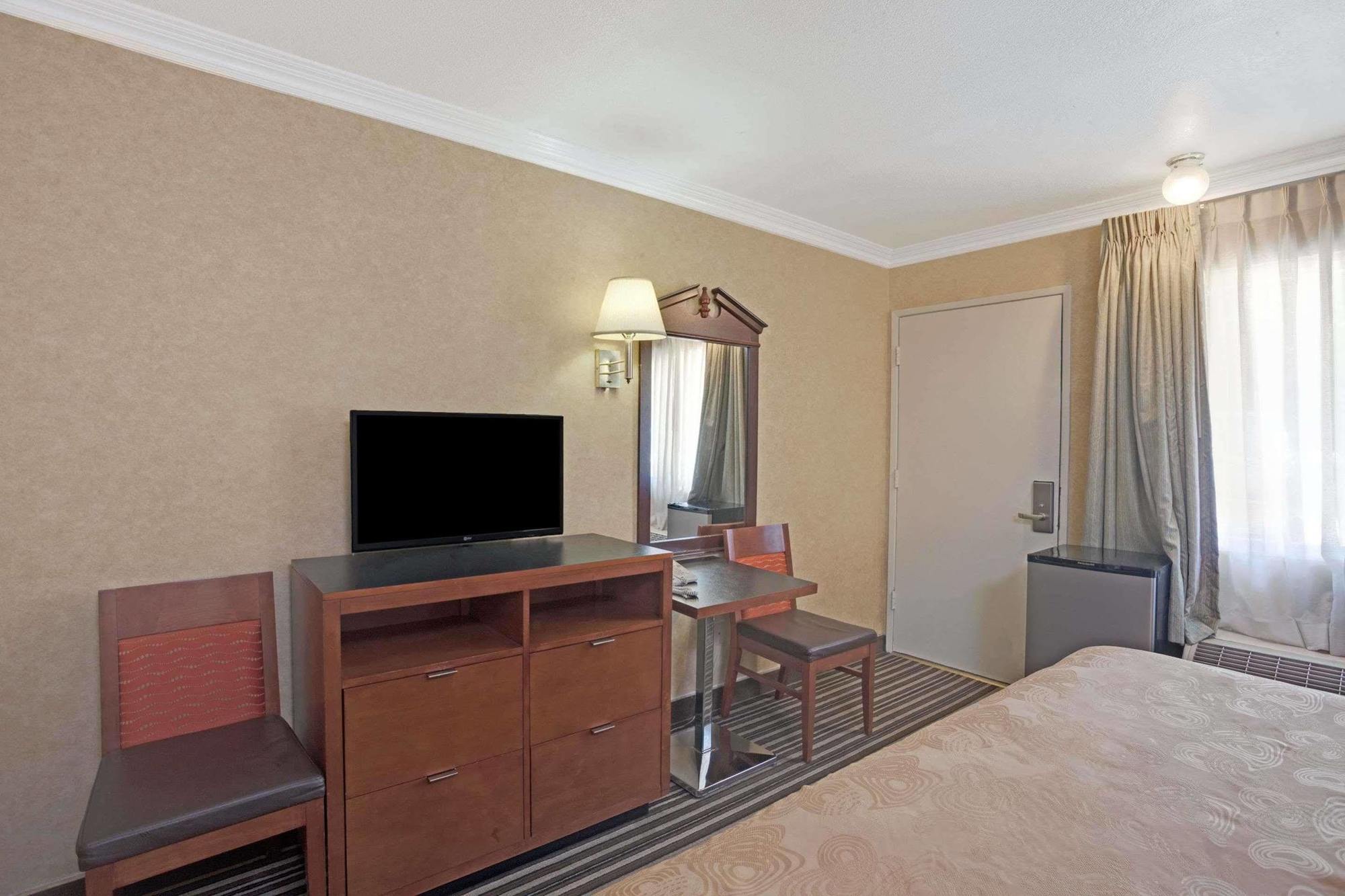 Buena Park Inn Bagian luar foto
